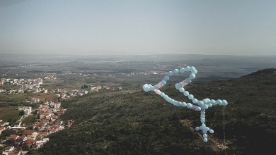 Photo of ZA PRESTANAK EPIDEMIJE Vjernici u Međugorju pustili u vis veliku krunicu od balona