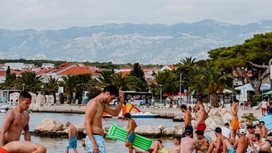 Photo of MUP: Turisti s rezerviranim smještajem trebaju potvrdu rezervacije