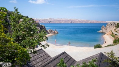 Photo of Otvoren je Beach Bar na omiljenoj plaži Ličana, uskoro kreće i noćni program
