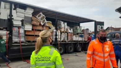 Photo of Petrinja: U bazu ronilaca stiglo 70 tona humanitarne pomoći iz Bavarske