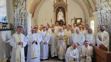 Photo of Svećenici Gospićko-senjske biskupije hodočastili Gospi od Krasna