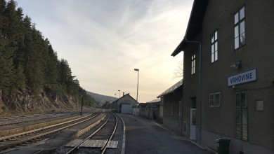 Photo of Još jedan vlak satima stajao usred Like: “Putnica je napala konduktera”