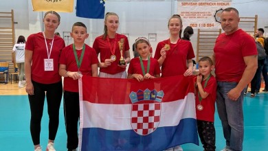 Photo of Pet medalja za TKD Brinje: Valentina Bolješić najbolja seniorka turnira!