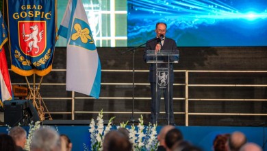 Photo of Tomljenović: “Pozivam da se smanji cijena vode i vrtića, a Vladu da ubrza uklanjanje otpada”