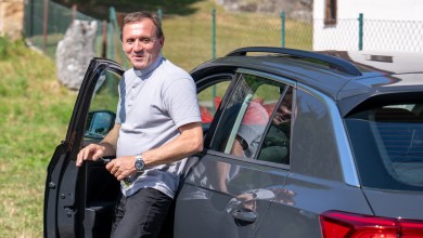 Photo of Pala su i prva putovanja: Velečasni Pero otkrio kako ga služi novi automobil