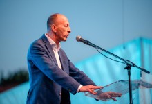 Photo of Petry odgovorio Troskotu: “Nadam se da ćeš se odreći saborskog imuniteta”
